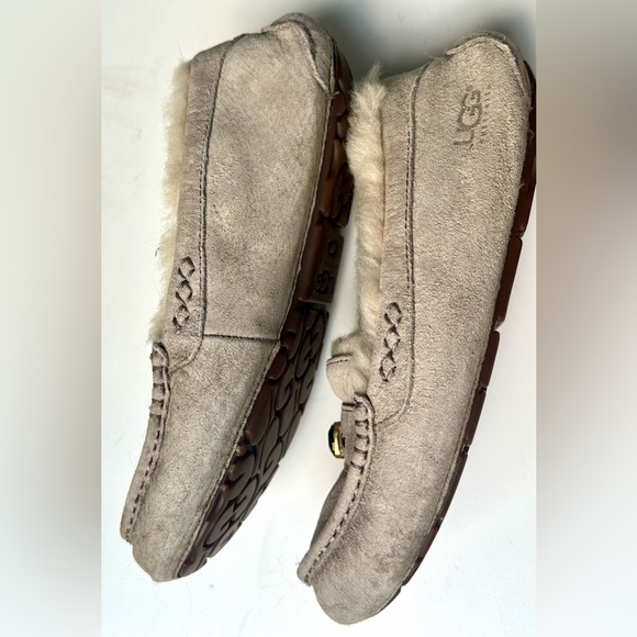 UGG Crystals embellished Loafers Moccasins, size 6 - Picture 5 of 8